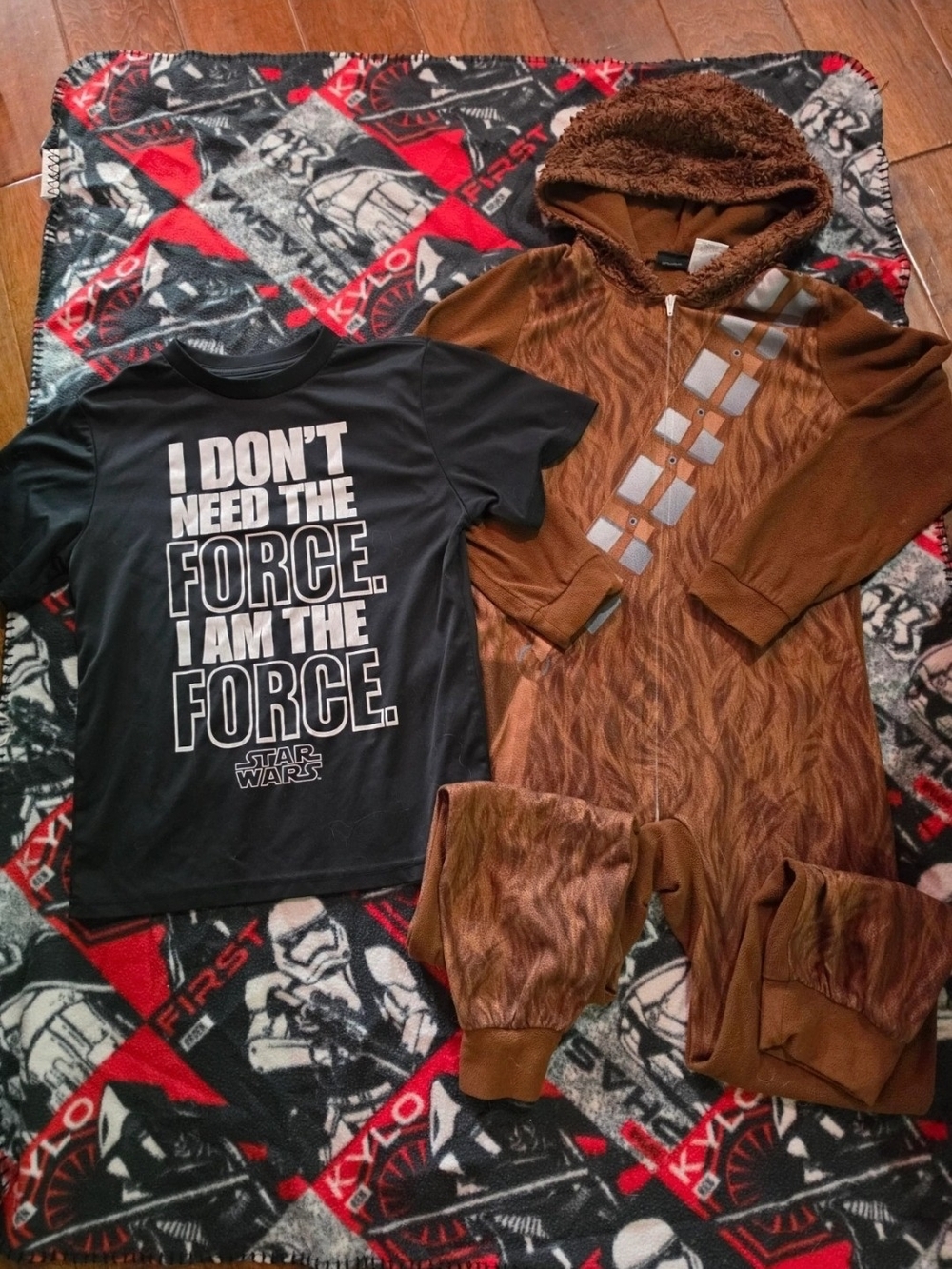 Star Wars Kids Size 10/12 Bundle - Shirt, Onsie, Blanket